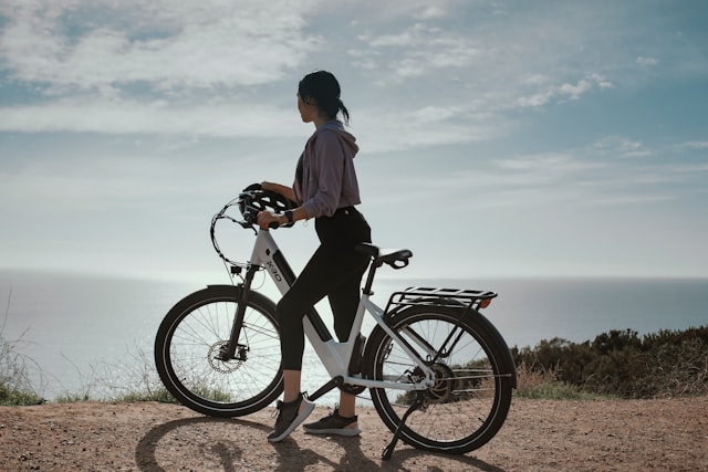 Hvor gammel skal man være for at køre på elcykel?